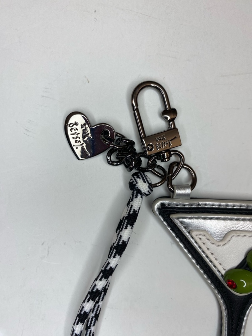 Betsey Johnson martini bag charm NWOT - Picture 3 of 4